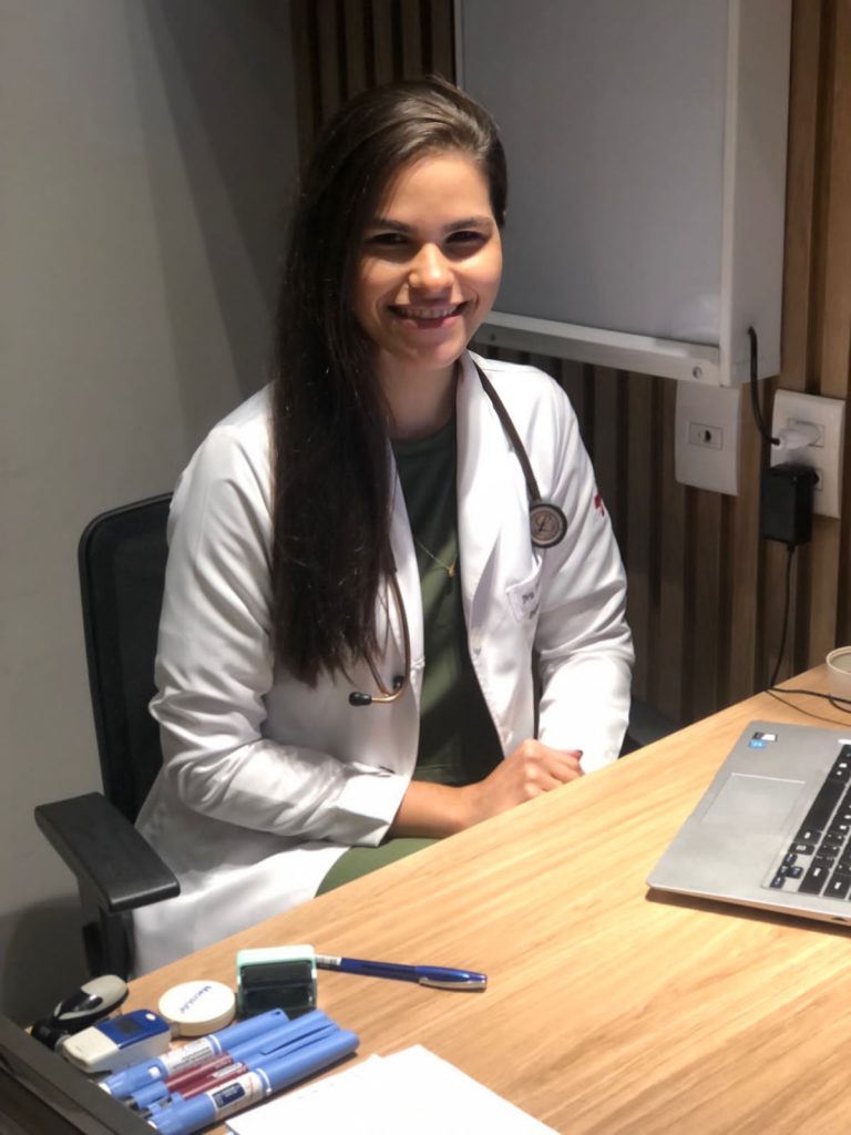 Médica Camila Benício